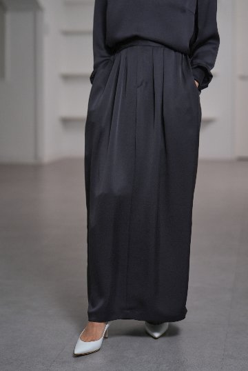 Lucia Satin Blackの画像