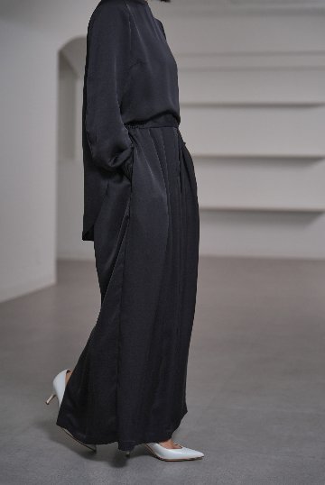 Lucia Satin Blackの画像