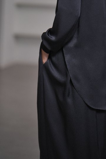 Lucia Satin Blackの画像