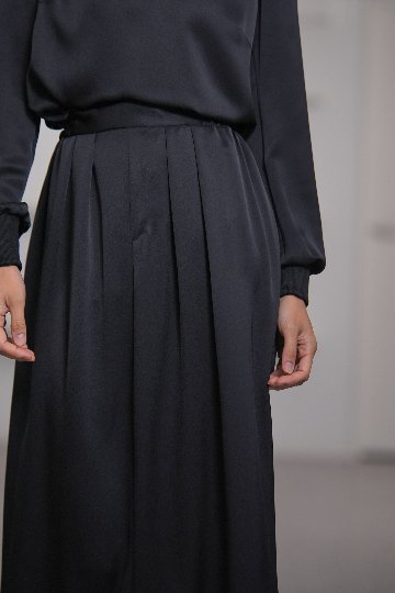 Lucia Satin Blackの画像