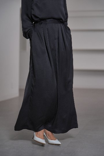 Lucia Satin Blackの画像