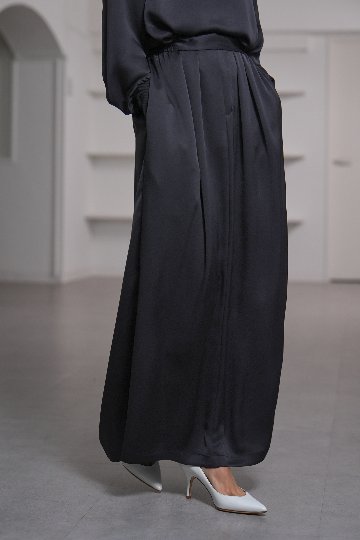 Lucia Satin Blackの画像