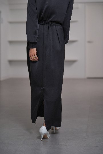 Lucia Satin Blackの画像