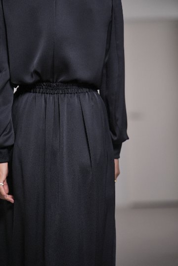 Lucia Satin Blackの画像