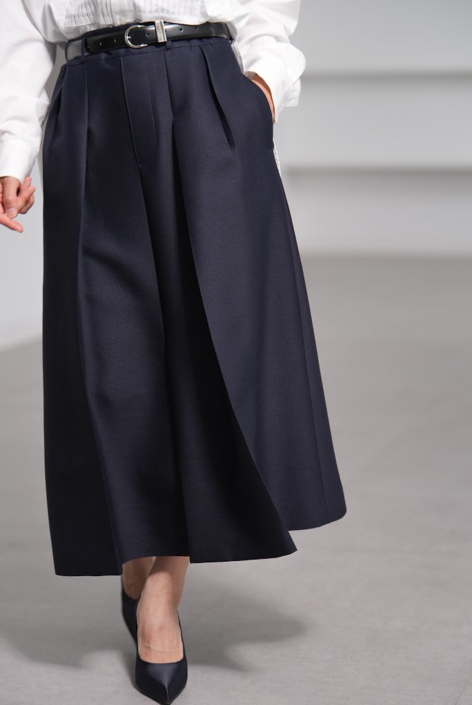 【11月上旬-11月中旬デリバリー予定】Giselle Silk Wool Navyの画像