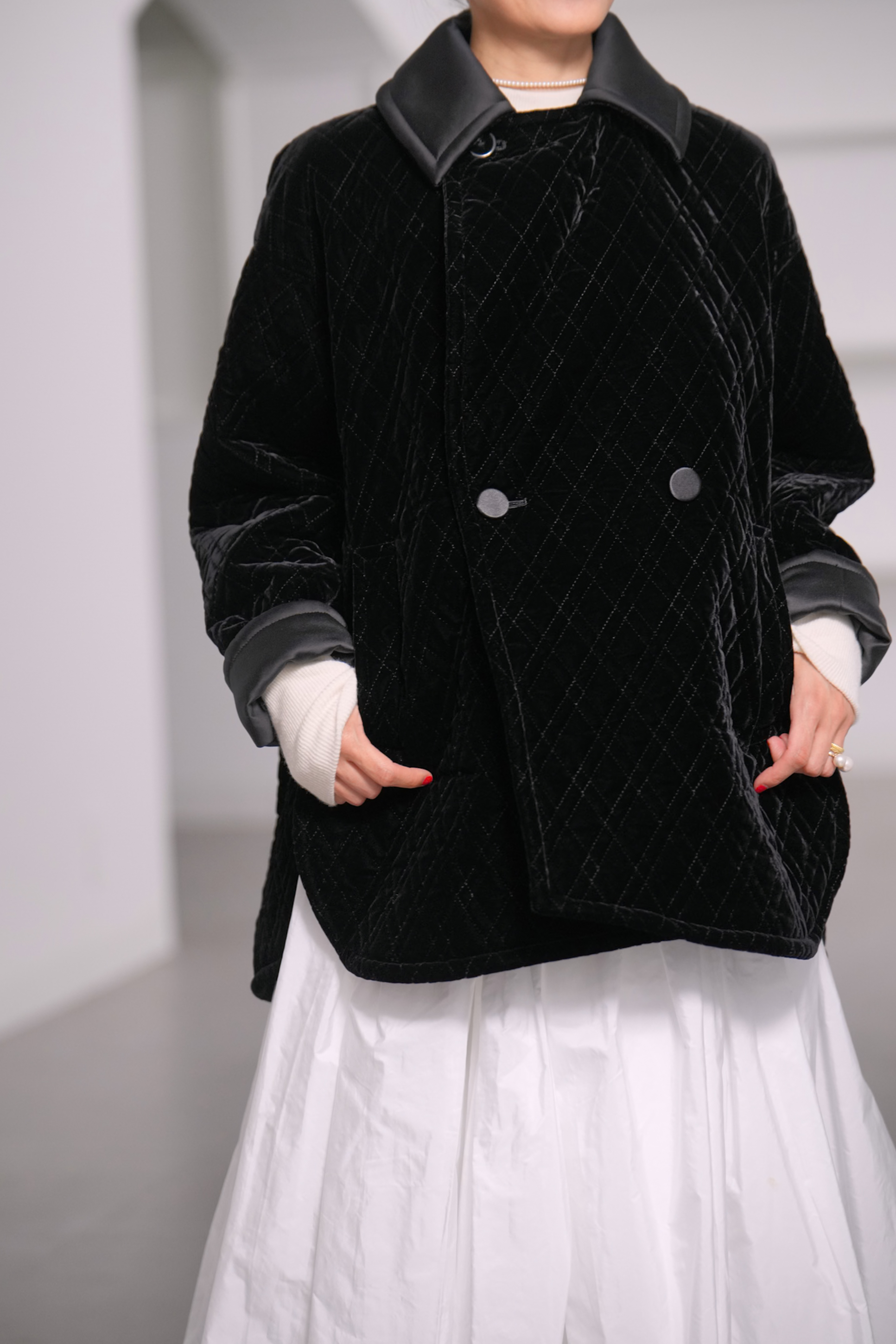 【12月中旬デリバリー予定】Seth Velvet Quilt Blackの画像