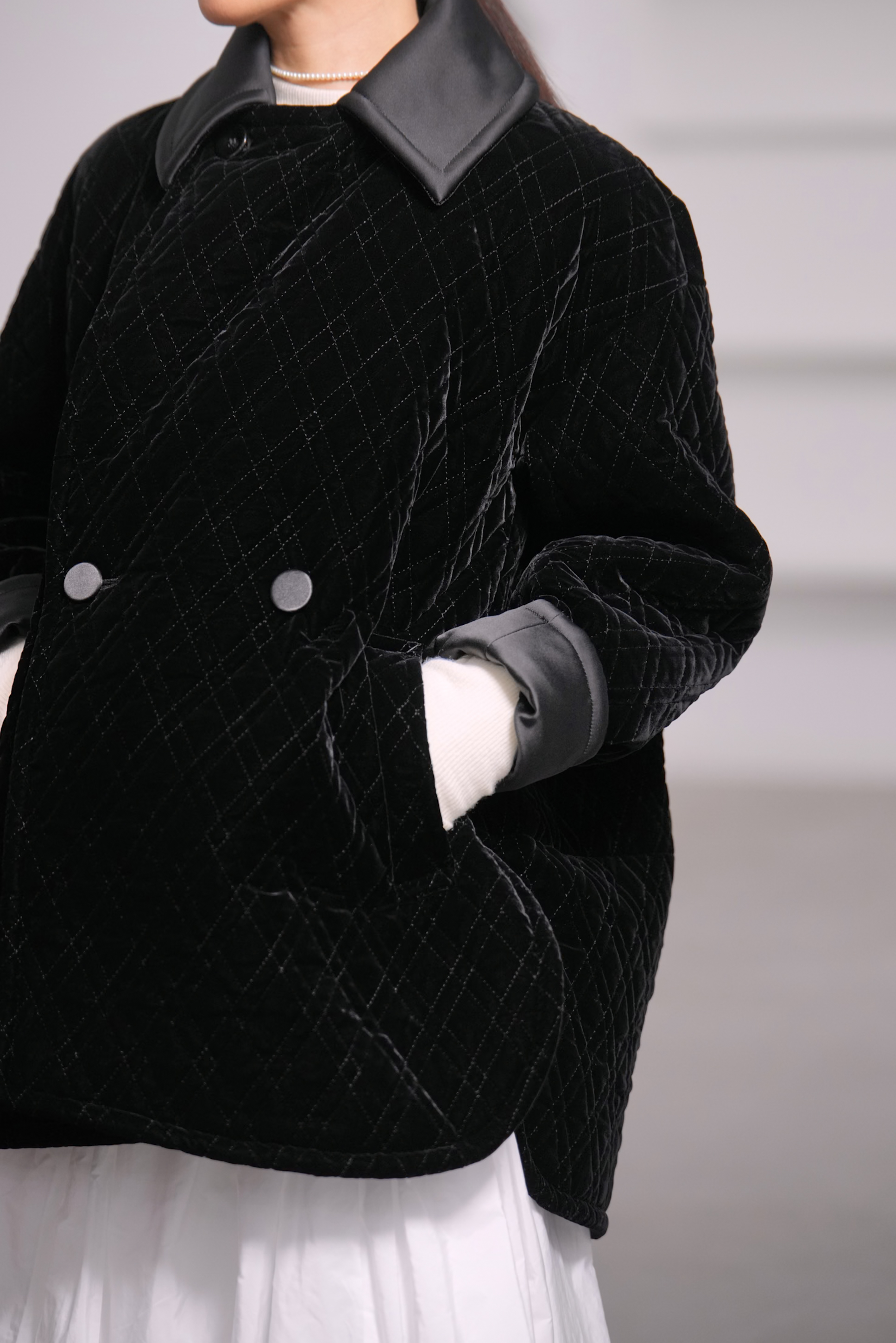 【12月中旬デリバリー予定】Seth Velvet Quilt Blackの画像