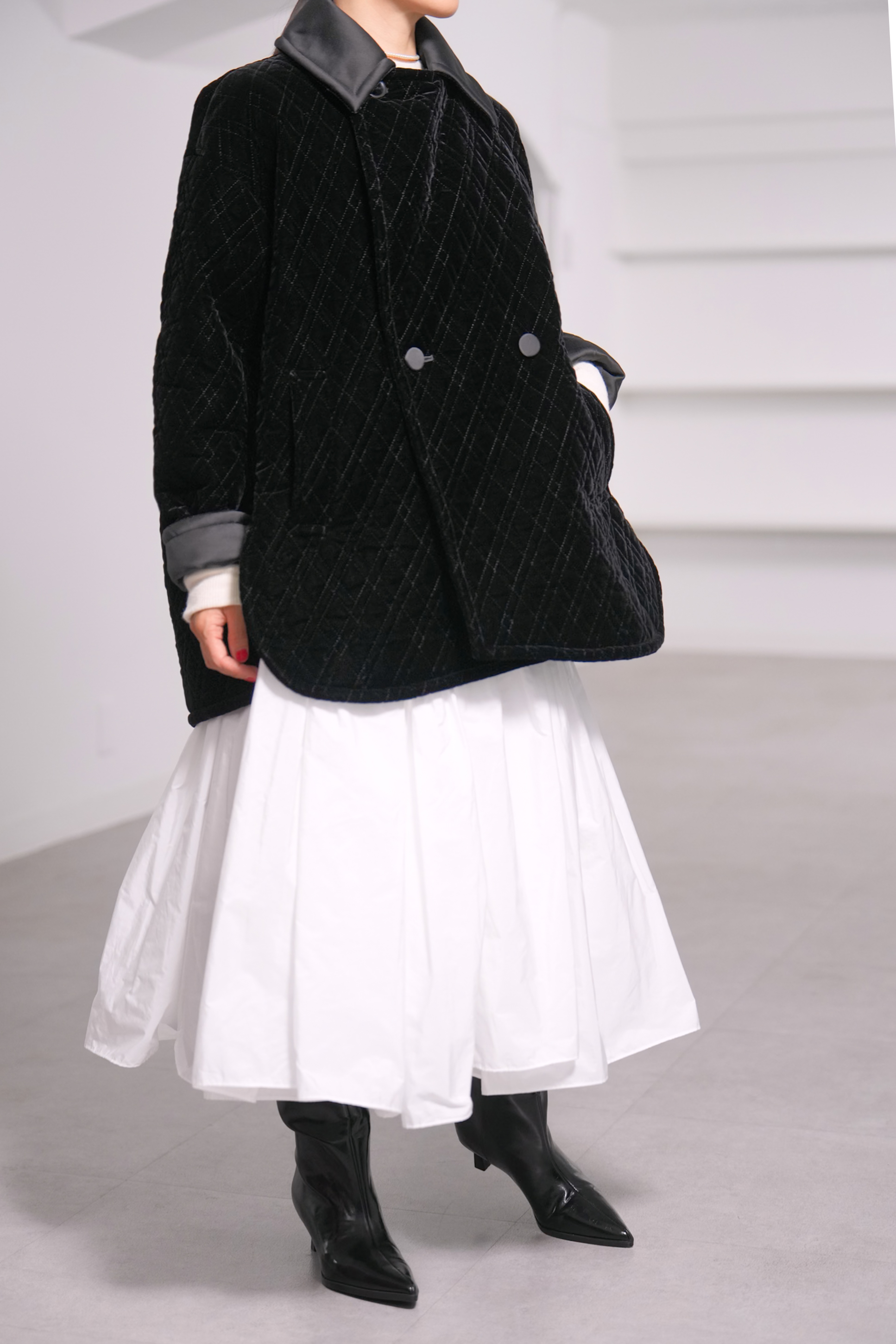 【12月中旬デリバリー予定】Seth Velvet Quilt Blackの画像