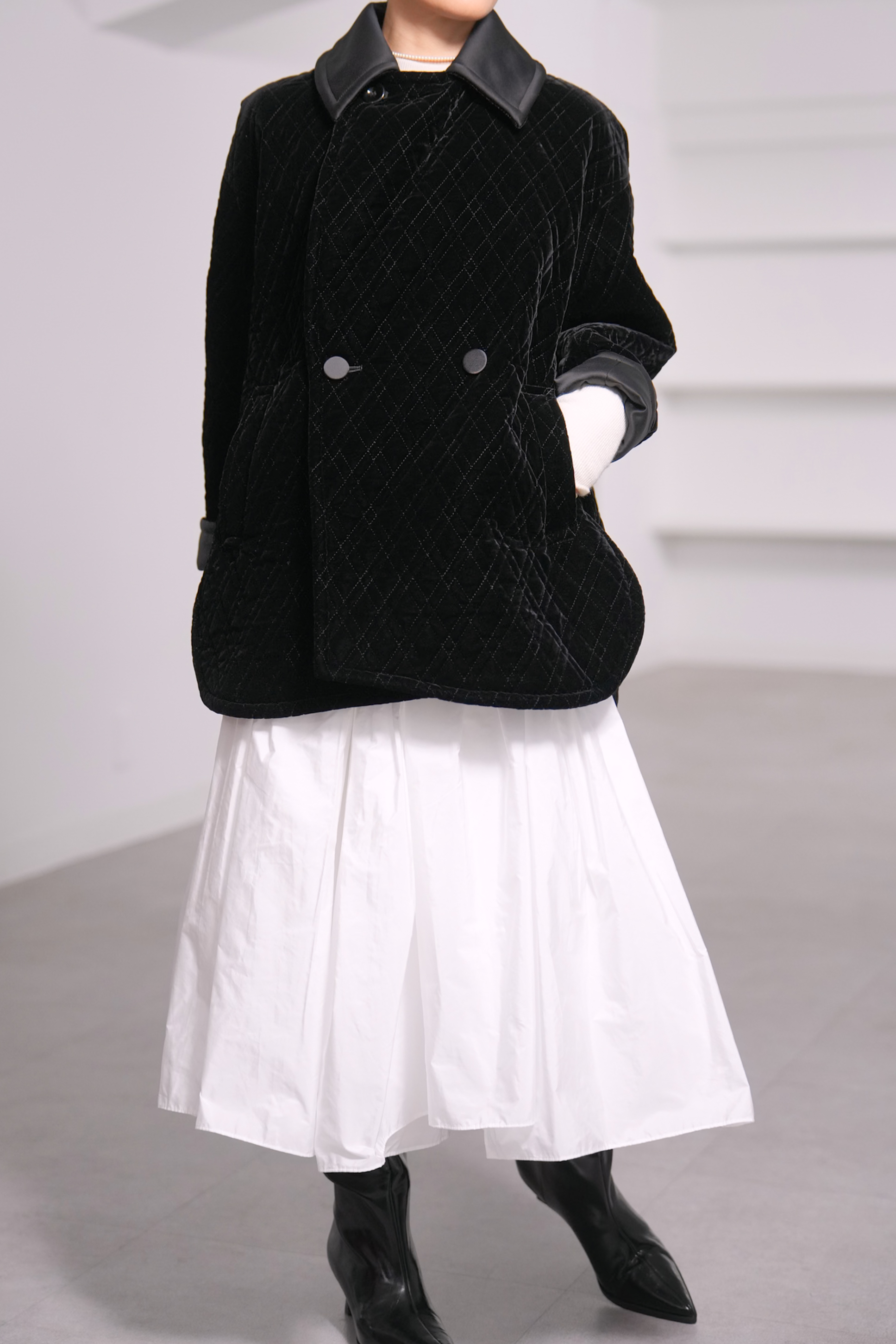 【12月中旬デリバリー予定】Seth Velvet Quilt Blackの画像
