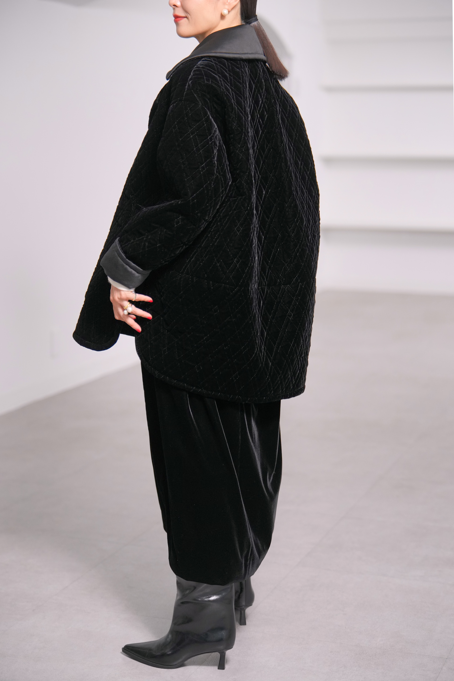 【12月中旬デリバリー予定】Seth Velvet Quilt Blackの画像