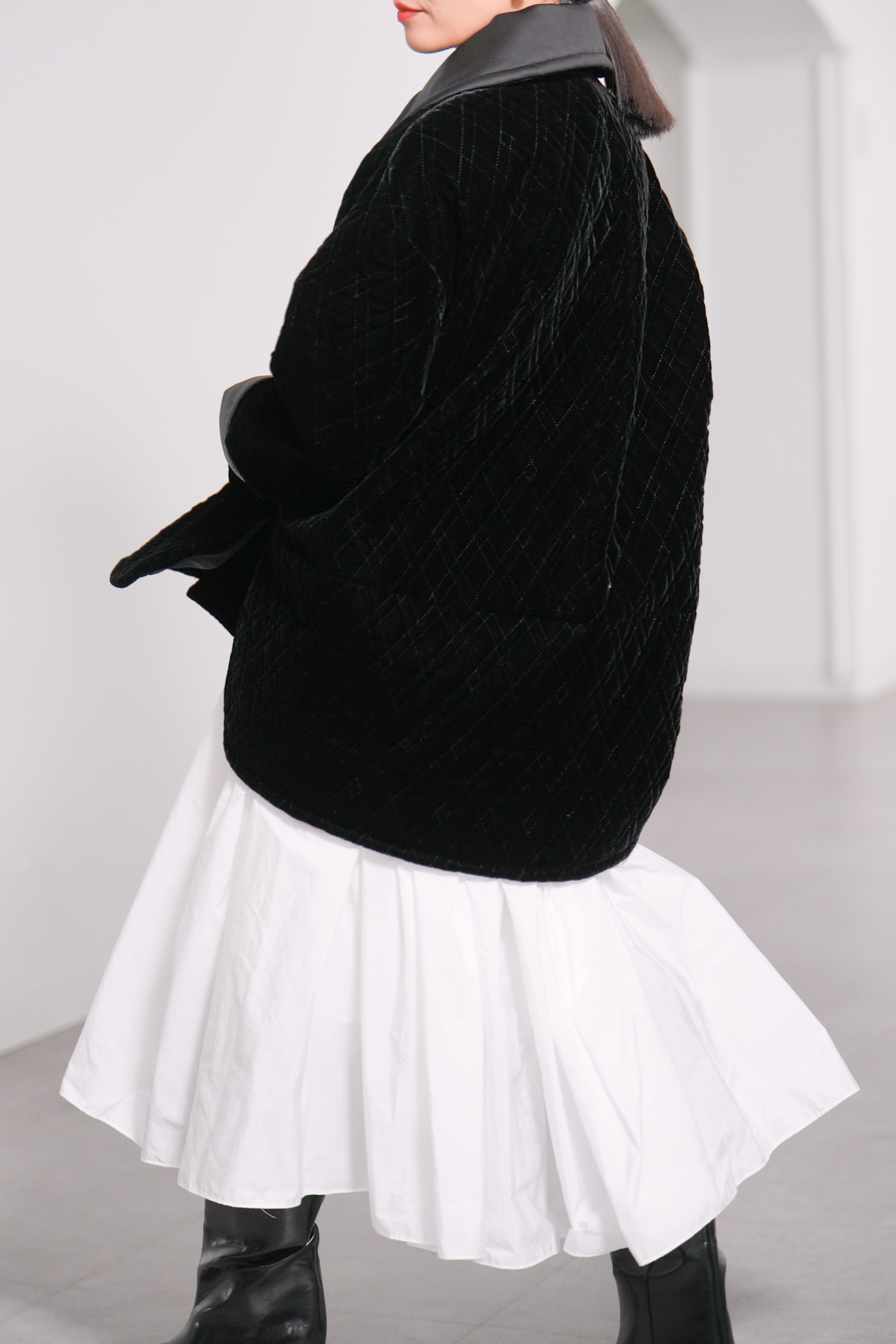 【12月中旬デリバリー予定】Seth Velvet Quilt Blackの画像