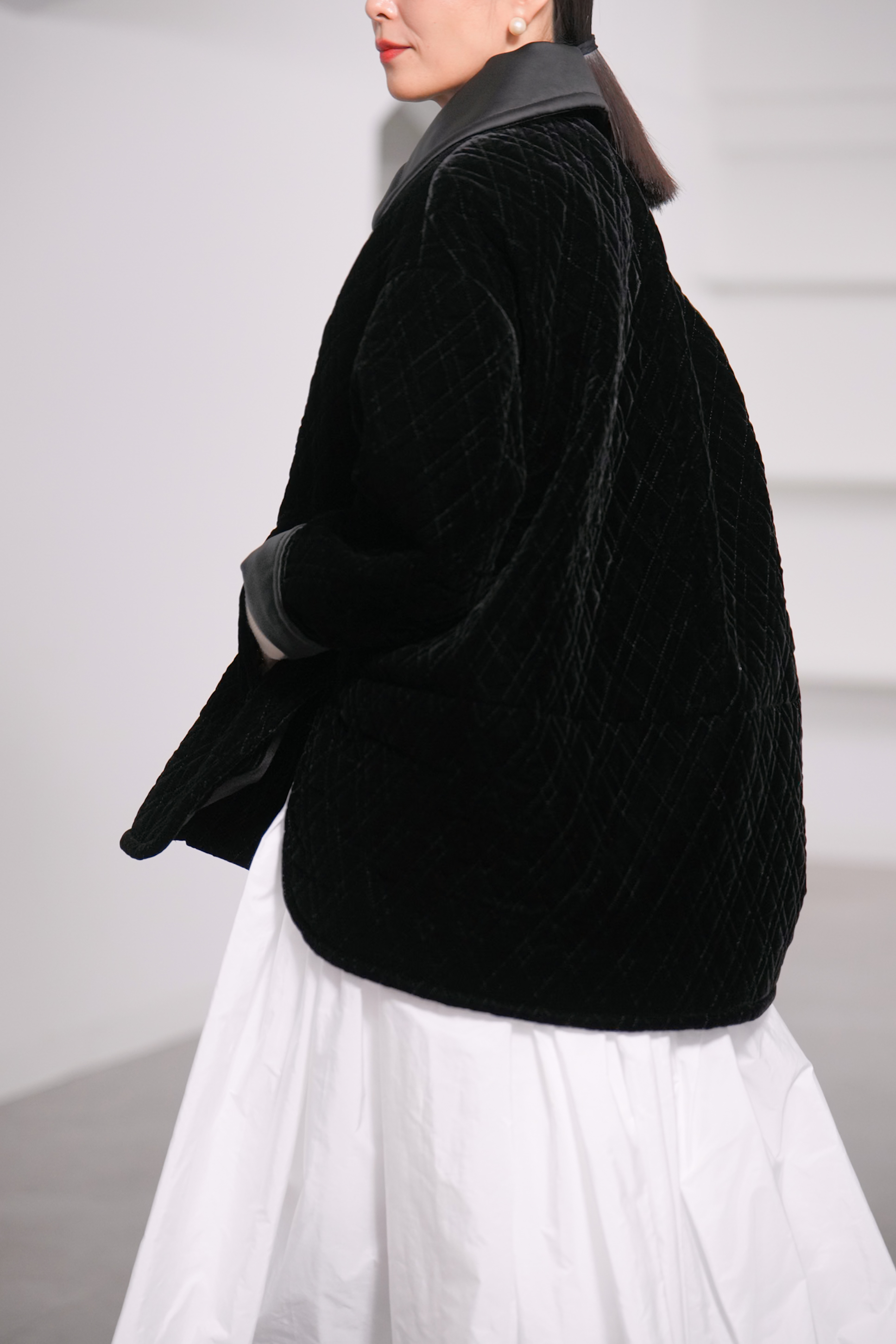 【12月中旬デリバリー予定】Seth Velvet Quilt Blackの画像