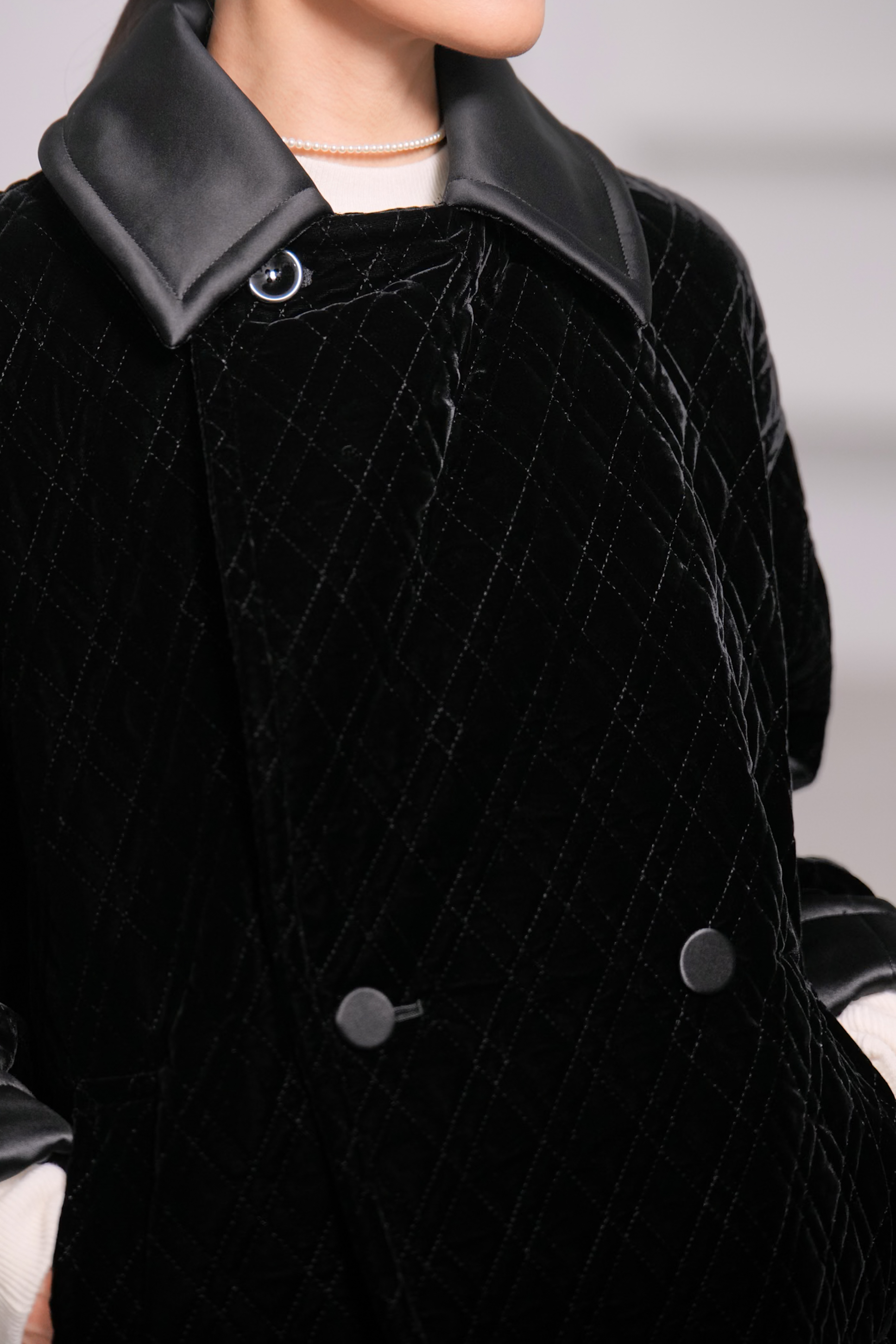 【12月中旬デリバリー予定】Seth Velvet Quilt Blackの画像