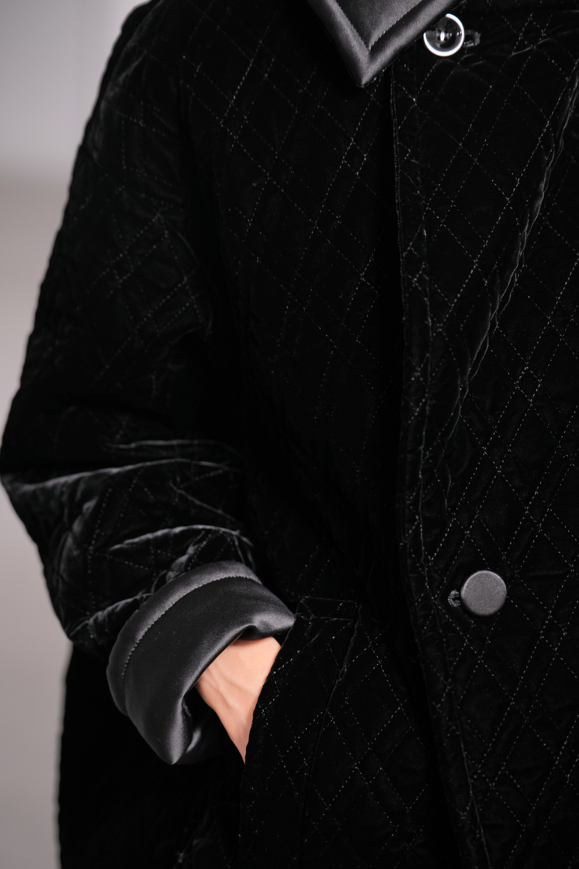 【12月中旬デリバリー予定】Seth Velvet Quilt Blackの画像