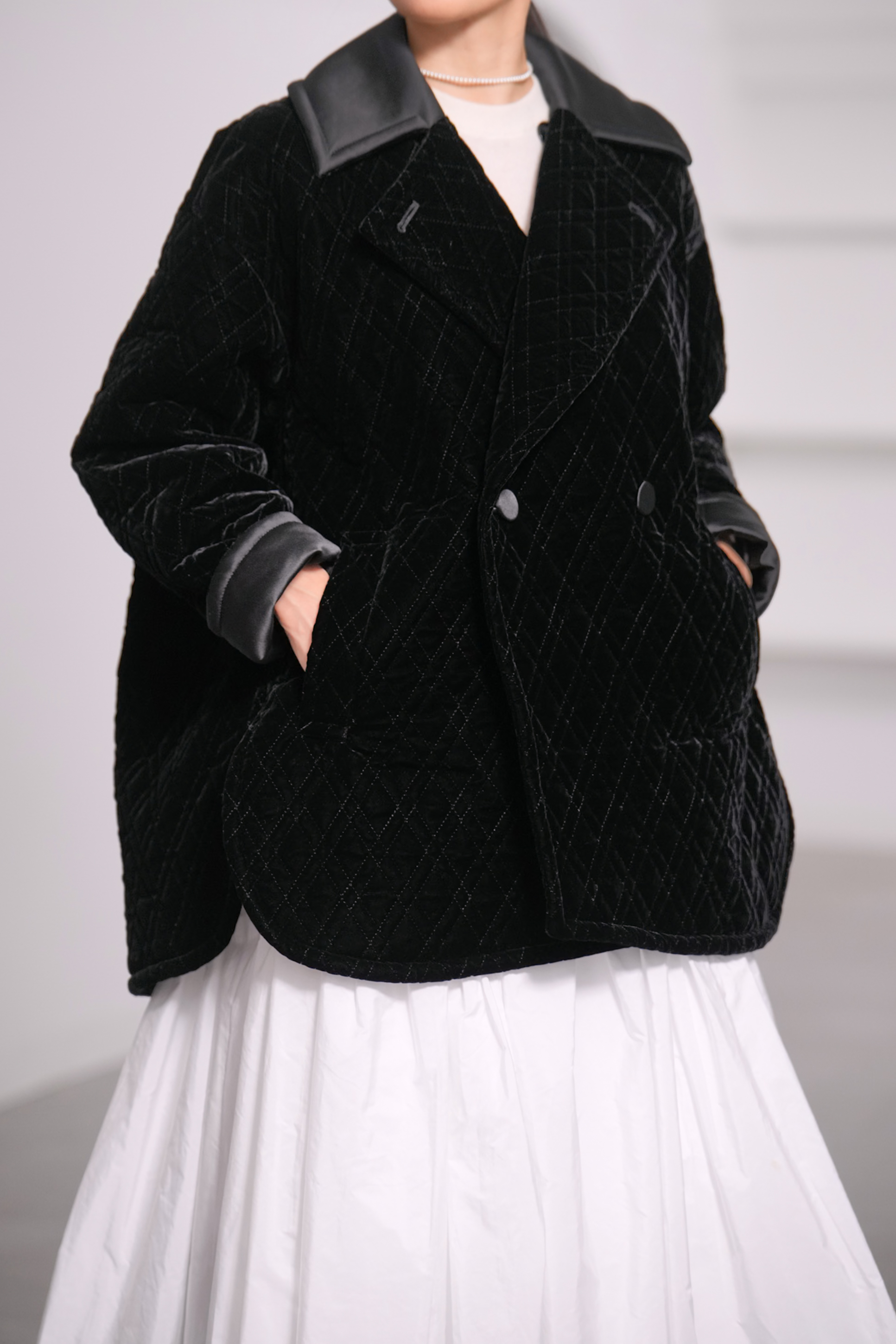 【12月中旬デリバリー予定】Seth Velvet Quilt Blackの画像