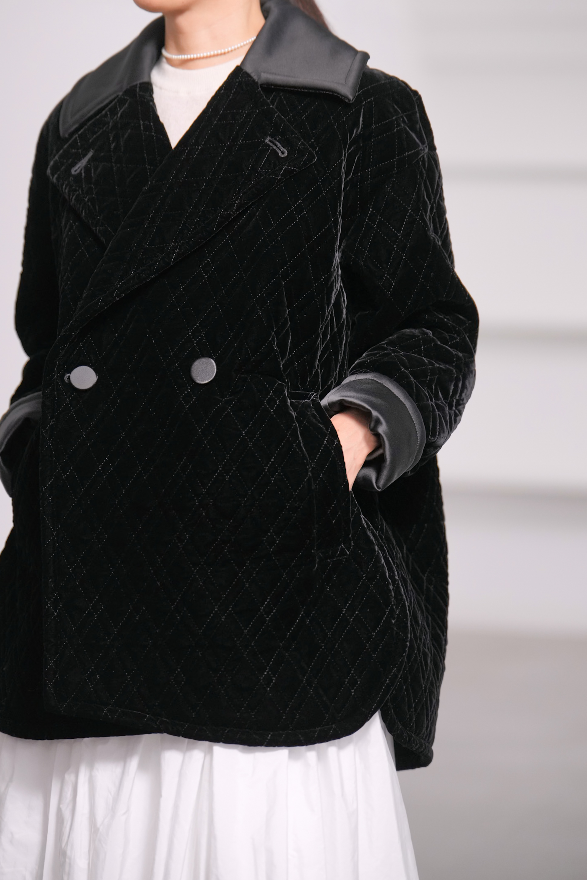【12月中旬デリバリー予定】Seth Velvet Quilt Blackの画像