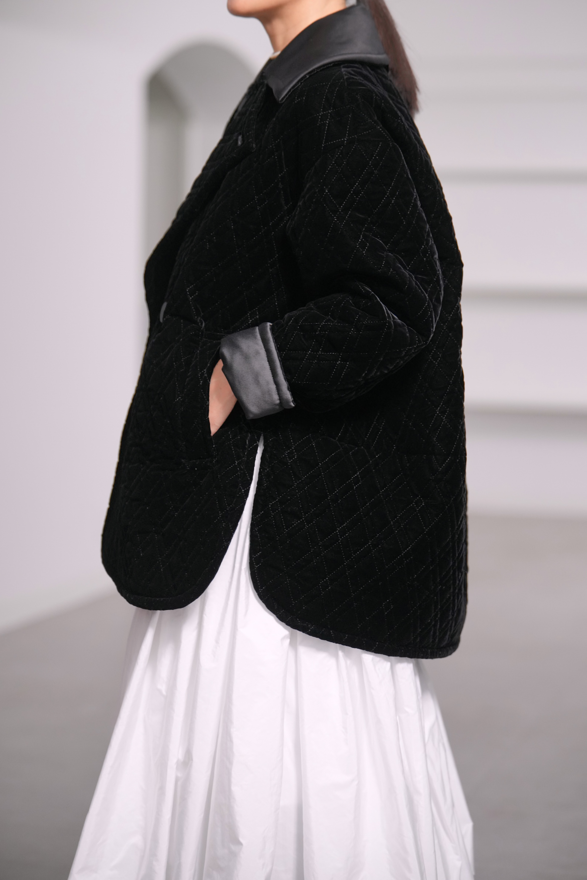 【12月中旬デリバリー予定】Seth Velvet Quilt Blackの画像