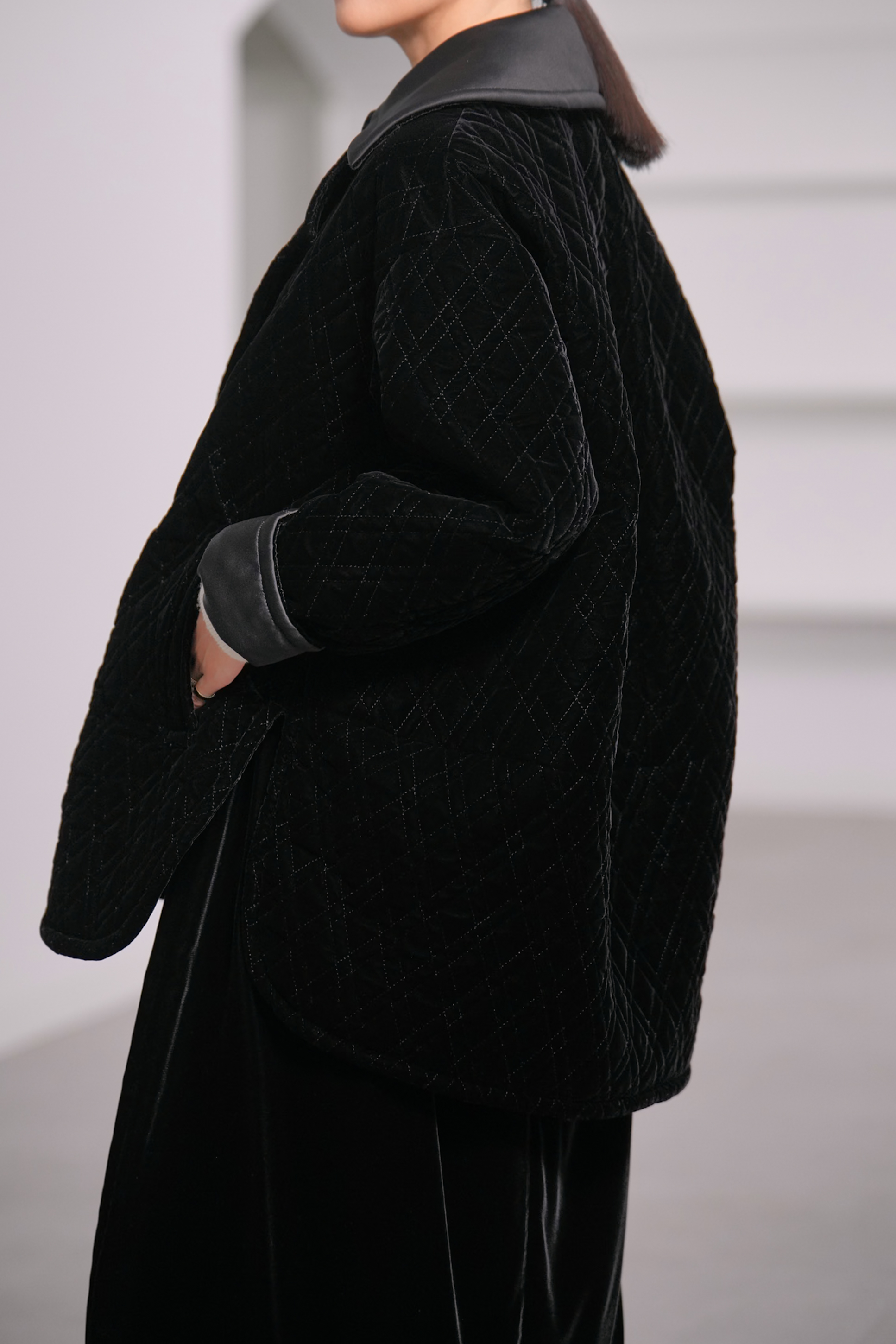 【12月中旬デリバリー予定】Seth Velvet Quilt Blackの画像