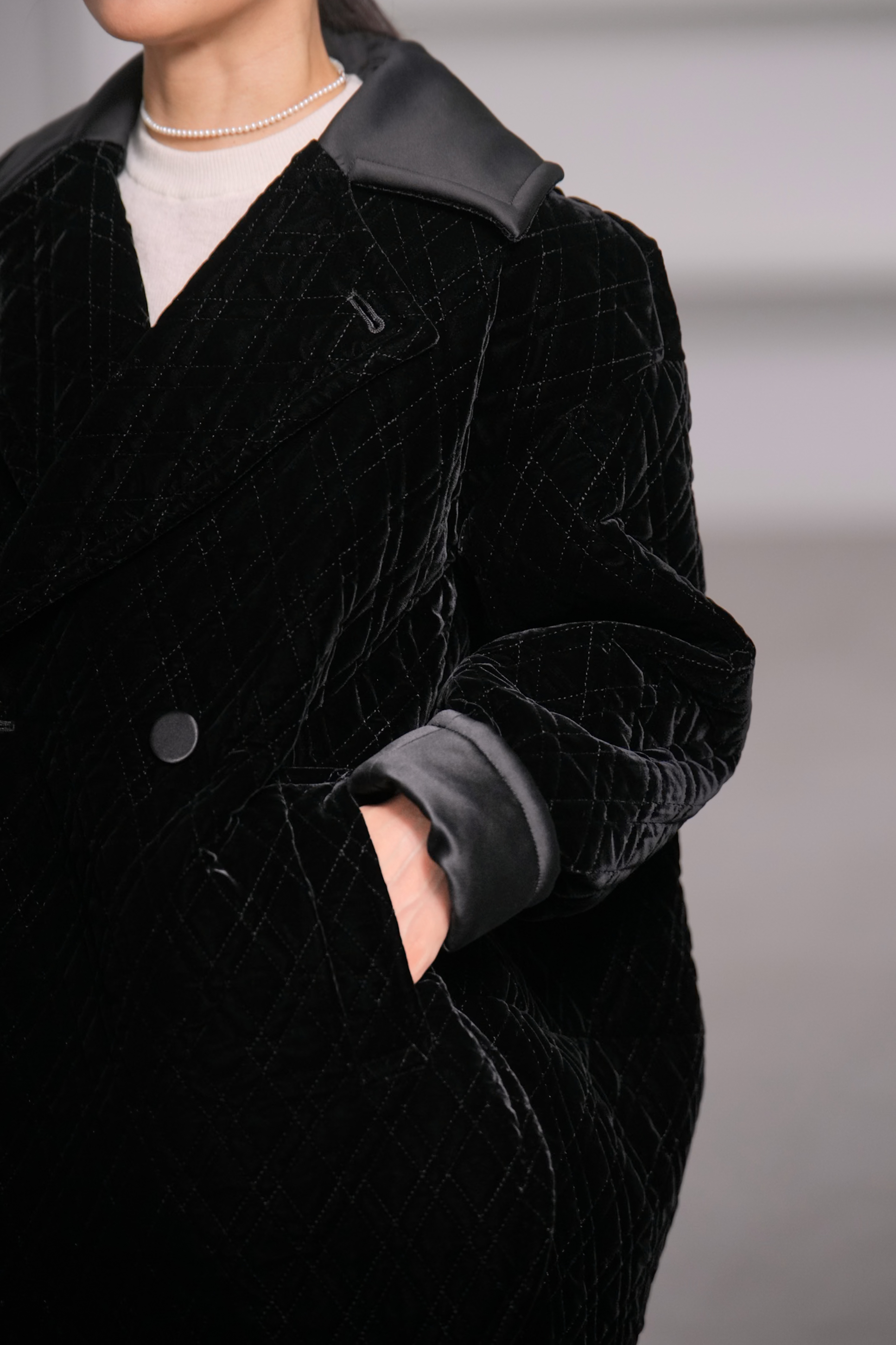 【12月中旬デリバリー予定】Seth Velvet Quilt Blackの画像