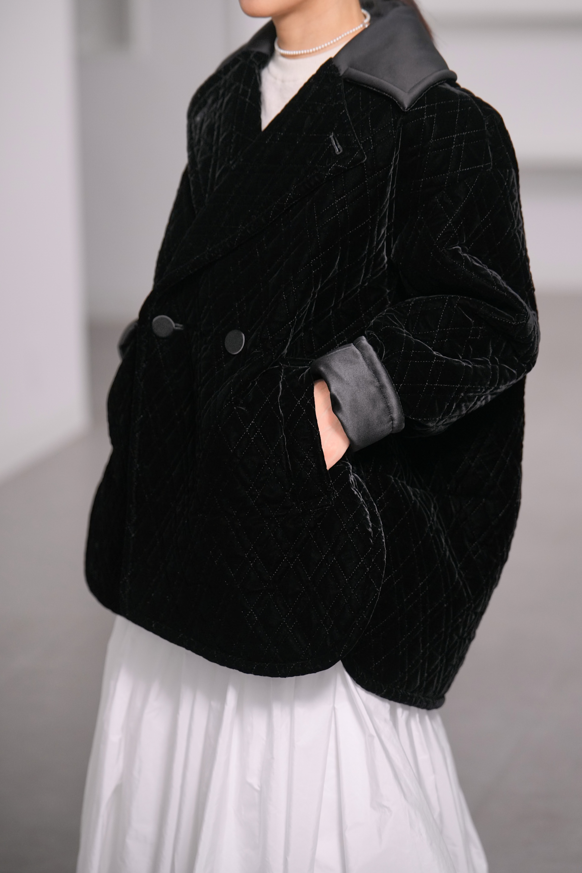 【12月中旬デリバリー予定】Seth Velvet Quilt Blackの画像