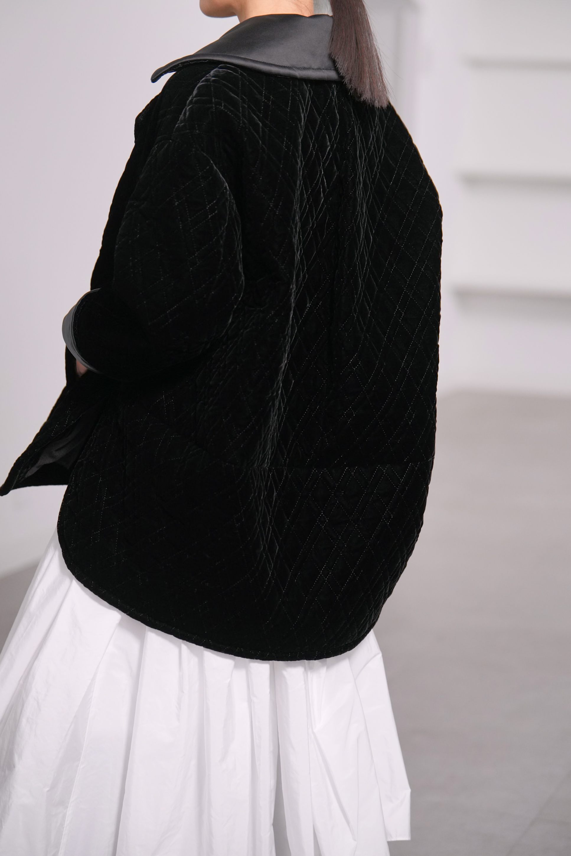 【12月中旬デリバリー予定】Seth Velvet Quilt Blackの画像