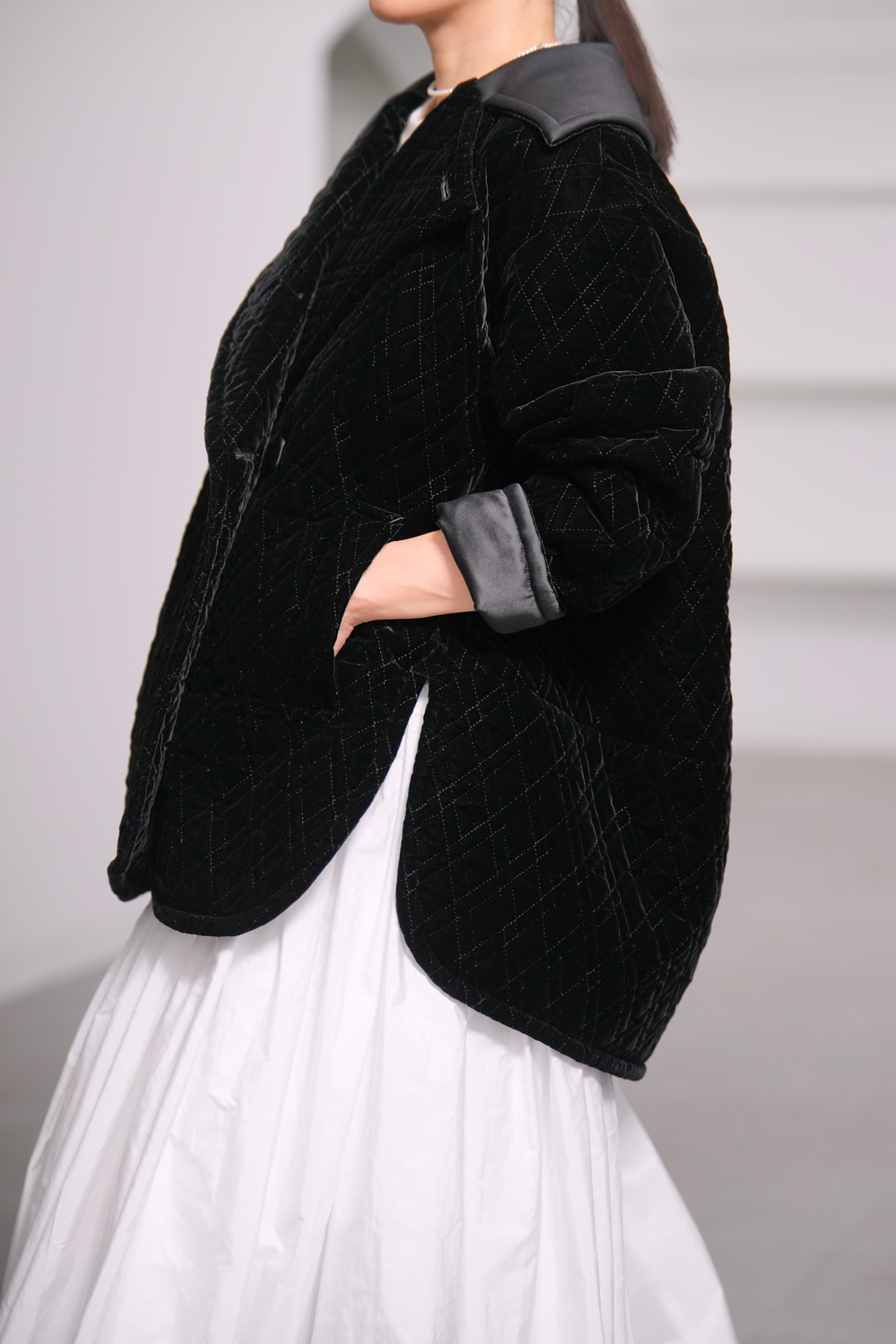 【12月中旬デリバリー予定】Seth Velvet Quilt Blackの画像