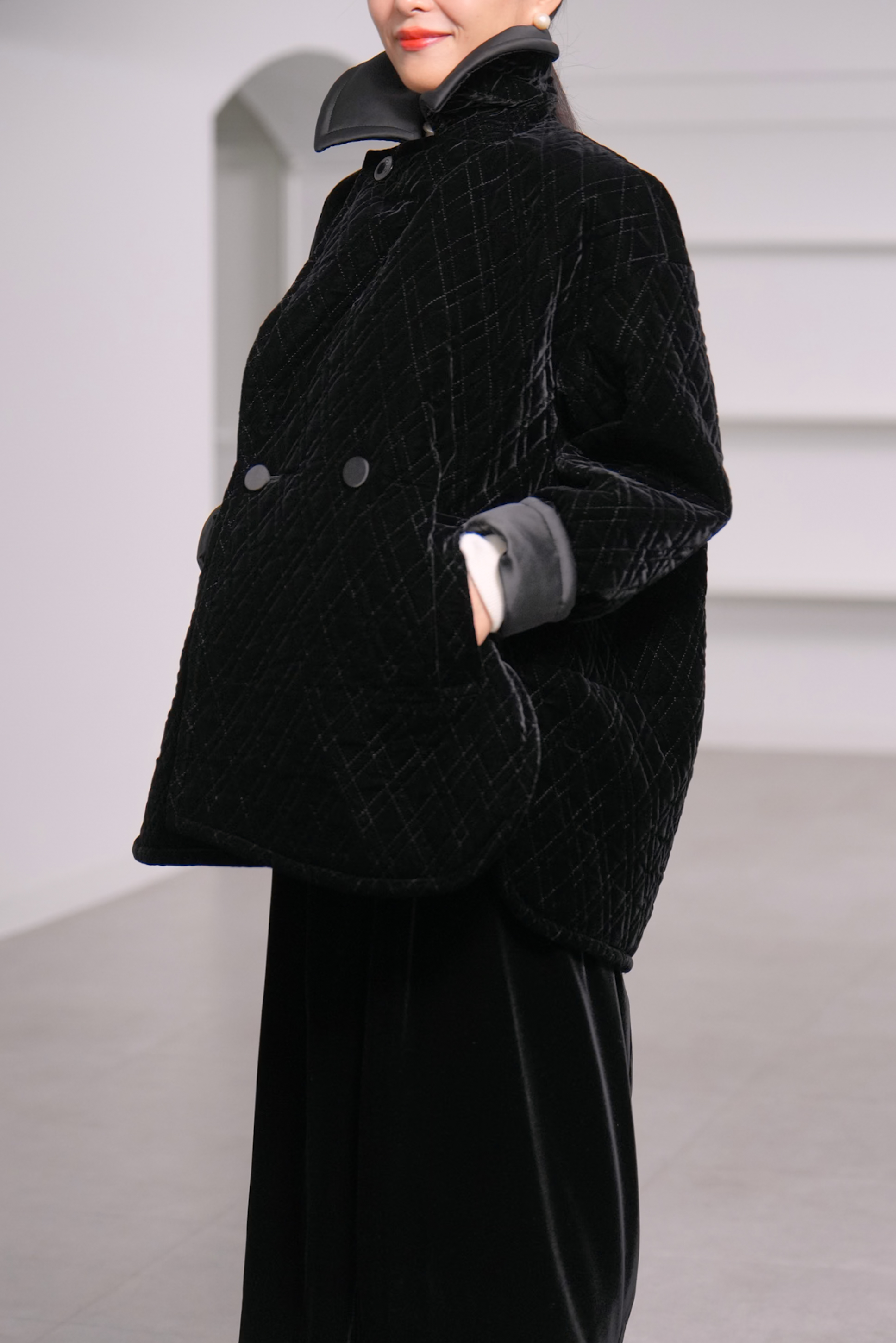 【12月中旬デリバリー予定】Seth Velvet Quilt Blackの画像