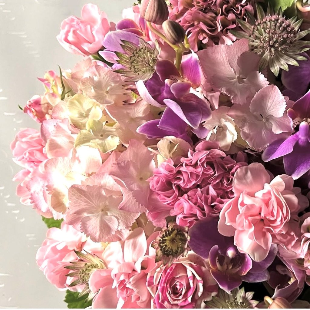 デザイナーおまかせ　　　　　　　ピンク系アレンジメントの画像