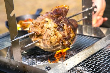 ローストイノシシ (かたまり肉丸焼き) 3−4人前(木曜お届け)の画像