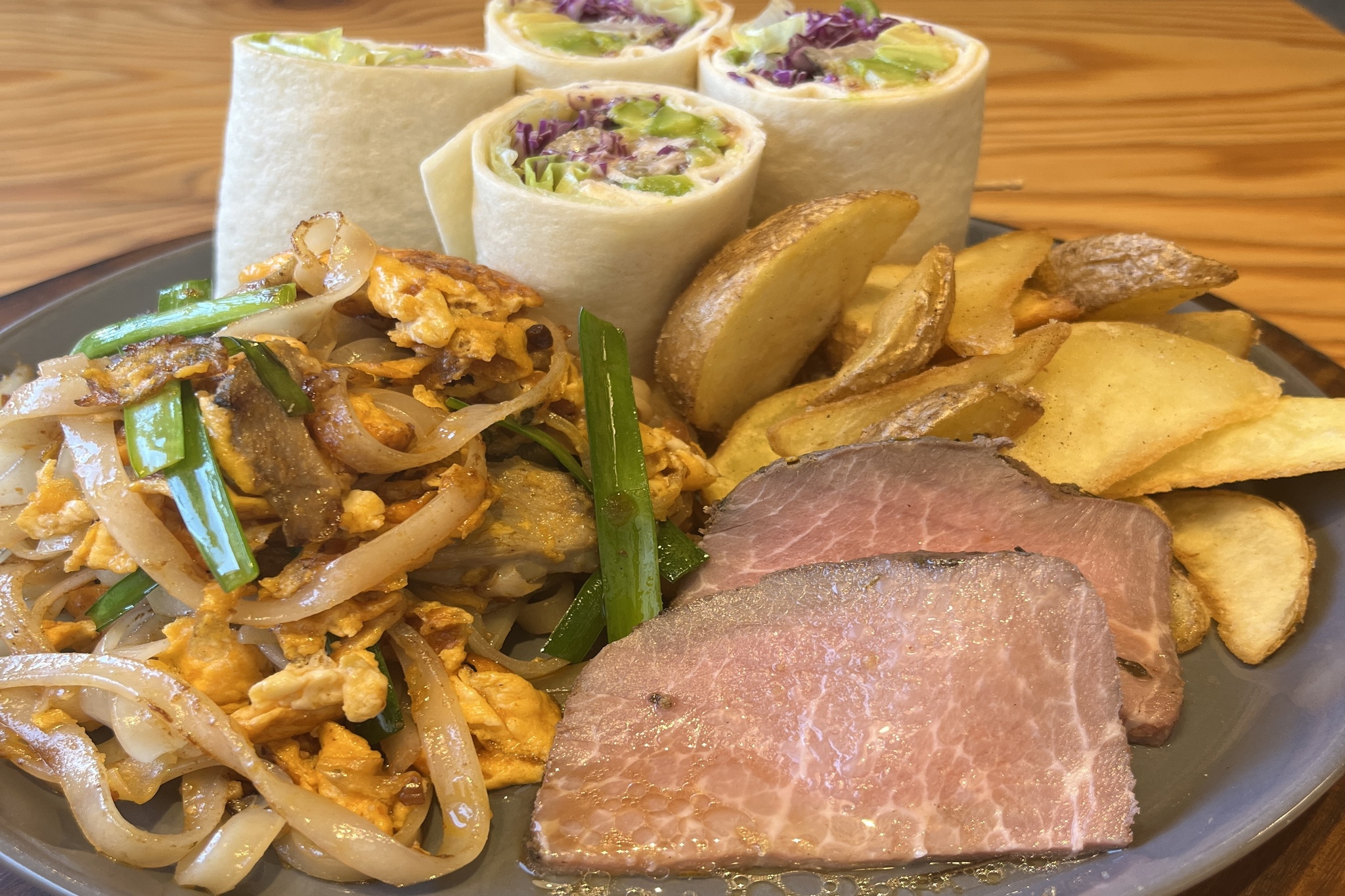 エスニック弁当(金曜お届け)の画像