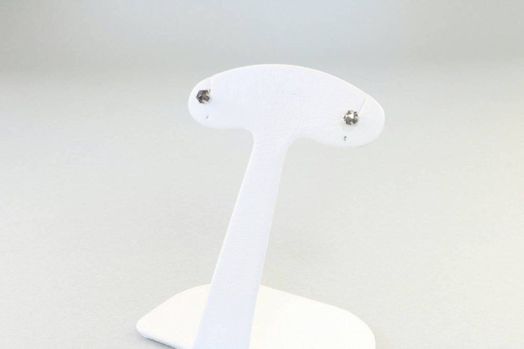  《SALE 20％OFF》PT900ブラックダイヤ・ローズカットピアスの画像