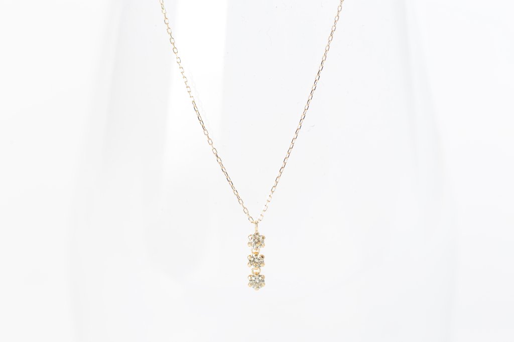  《SALE 20％OFF》K18・3連6爪ダイヤモンドネックレスの画像
