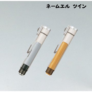シヤチハタ　ネームエル ツイン パールブルー　直径9mm [書体]楷書体 [既製品]2,064氏名直径6mm [書体]楷書体 [インキ色]朱色 [既製品]1,402氏名の画像