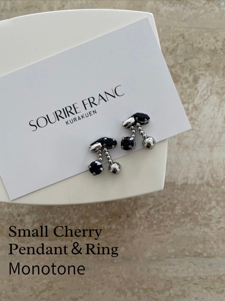 Small MonotoneCherry ring&pendant の画像