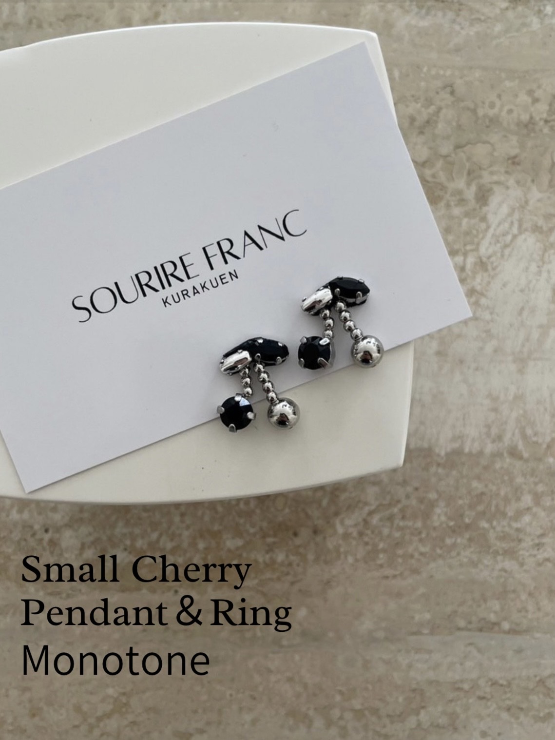 Small MonotoneCherry ring&pendant の画像