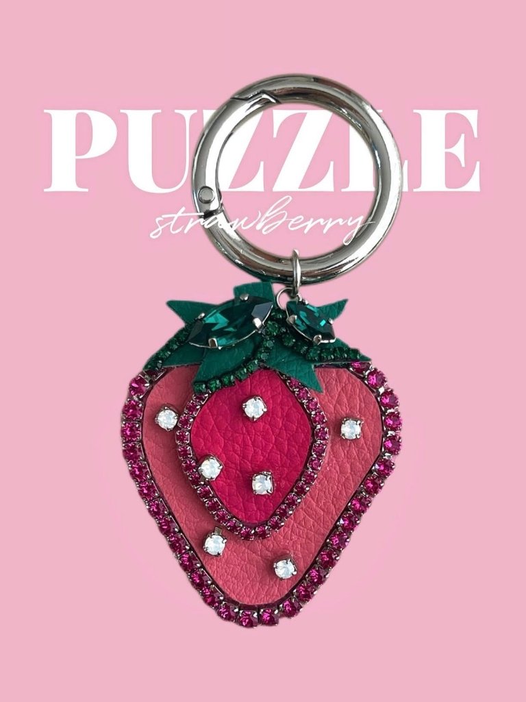 Puzzle strawberryチャームの画像