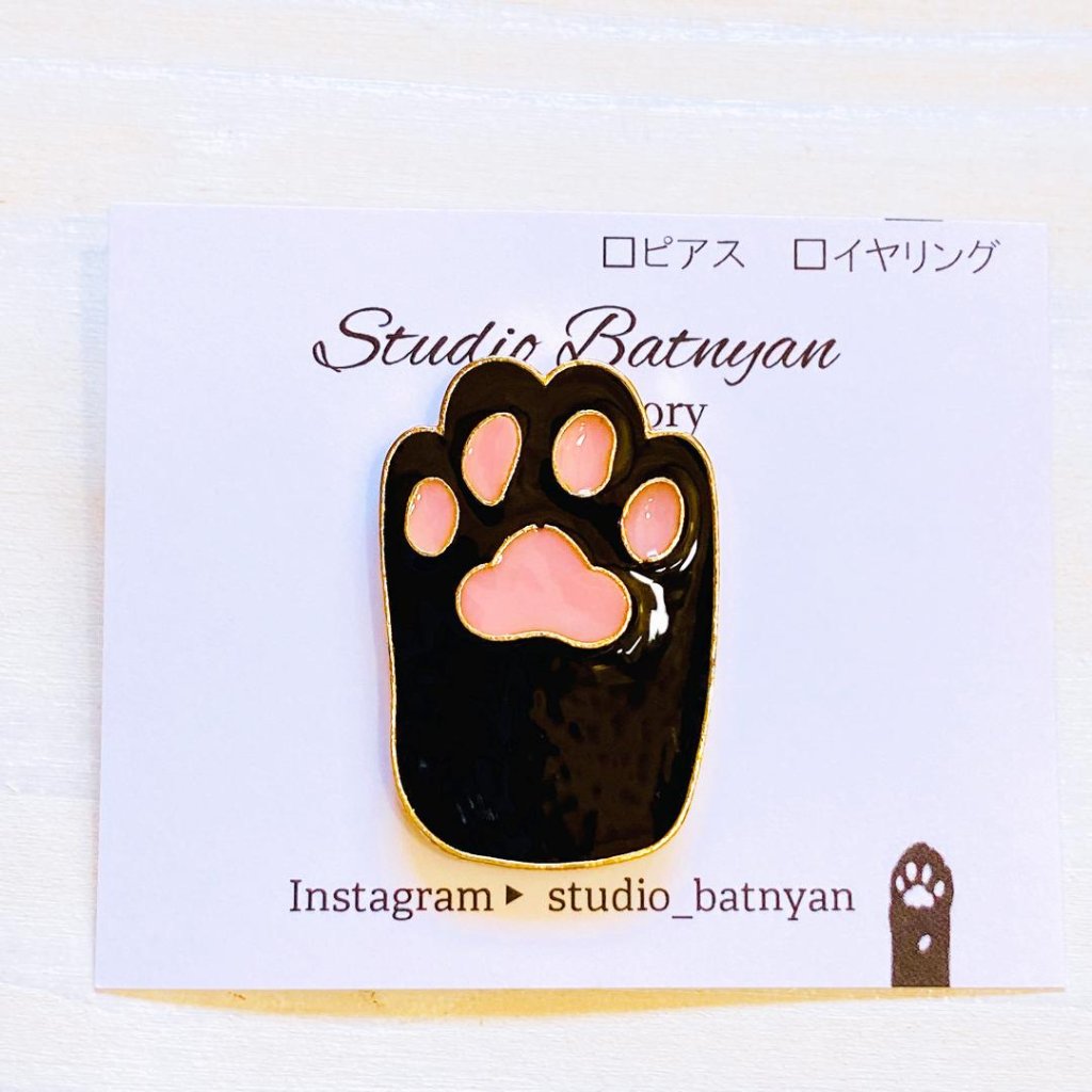 肉球ピンバッヂ*黒の画像