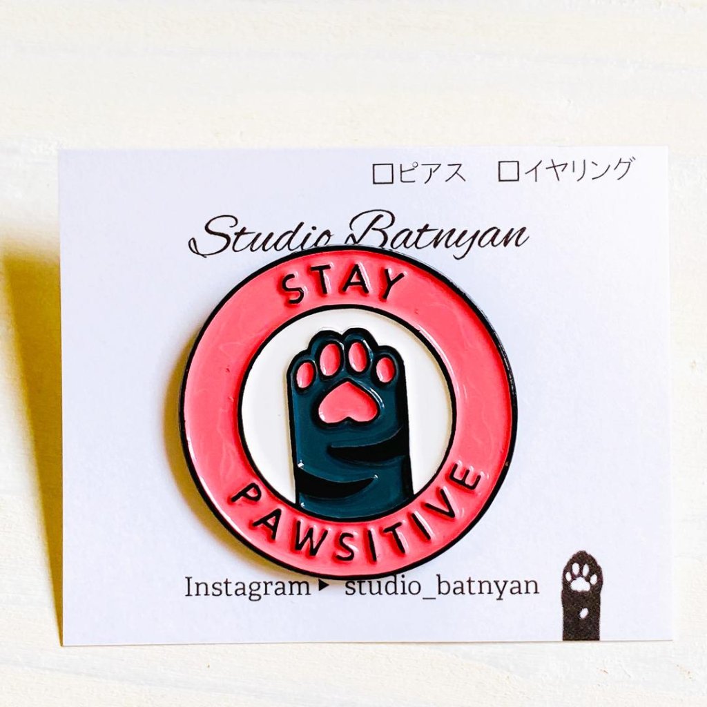 肉球ピンバッヂの画像