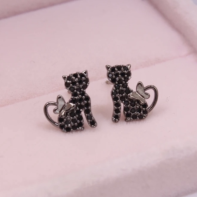 猫と蝶ピアス*ブラックの画像