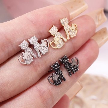 猫と蝶ピアス*ブラックの画像
