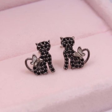 猫と蝶ピアス*ブラックの画像