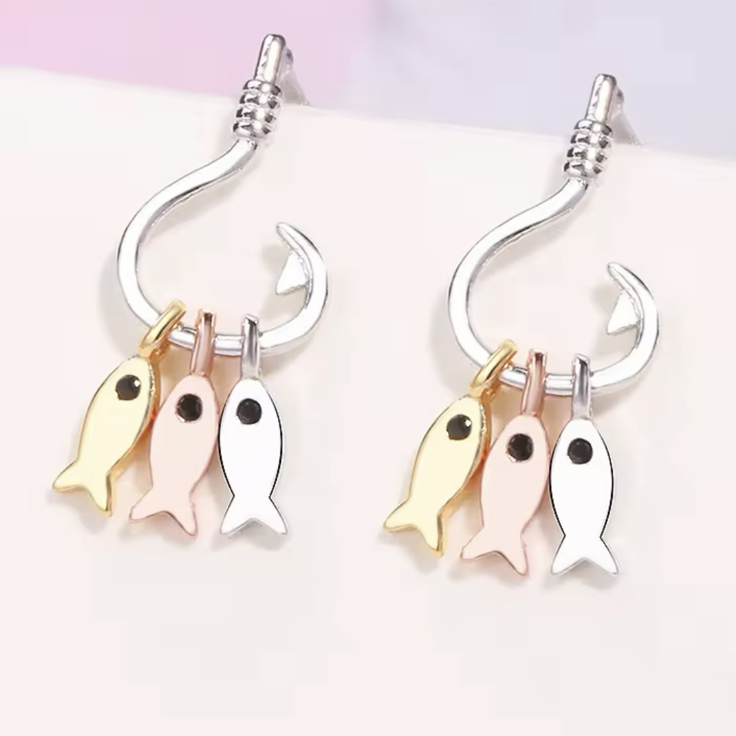 魚ピアス*シルバーの画像