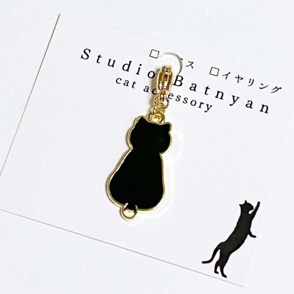 ハチワレ白黒猫チャーム*後ろ姿の画像