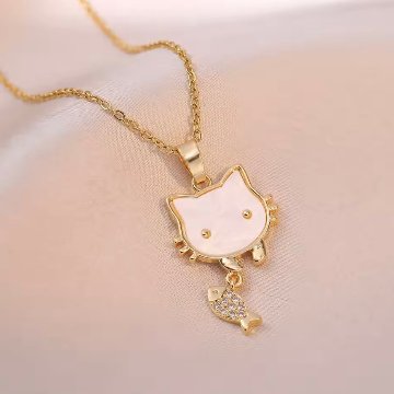 猫と魚ゴールドネックレスの画像