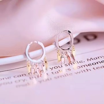 魚ピアス*ゴールドの画像