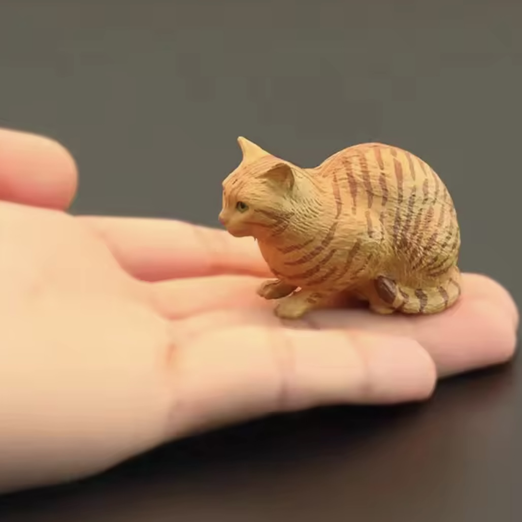 茶トラ猫フィギュアの画像