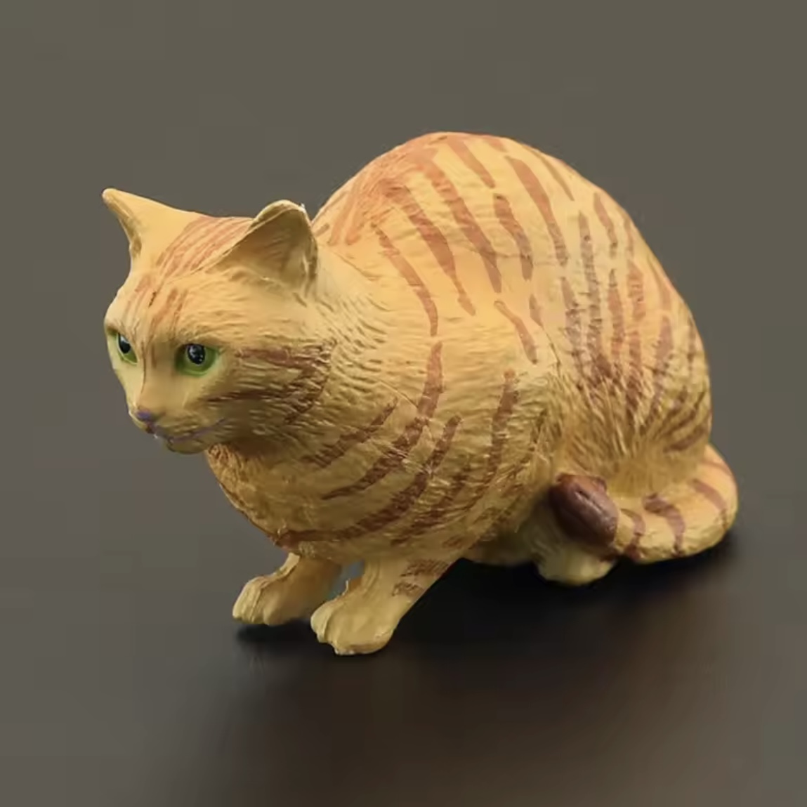 茶トラ猫フィギュアの画像