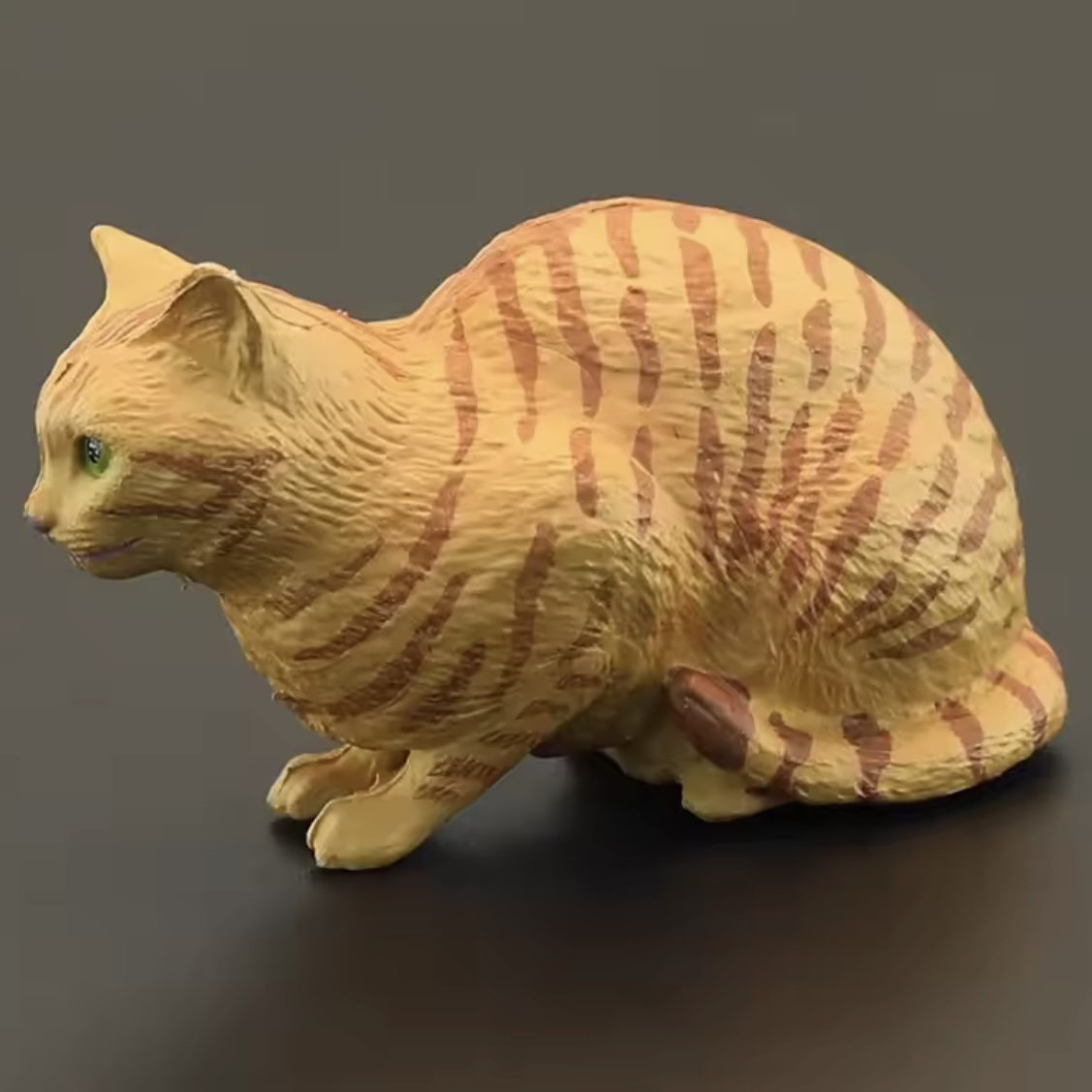 茶トラ猫フィギュアの画像