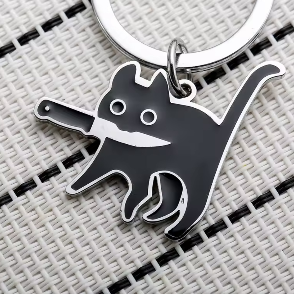 包丁を咥えた猫キーホルダーの画像