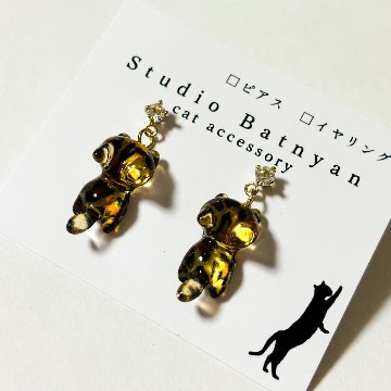 ヒョウ柄猫ピアスの画像